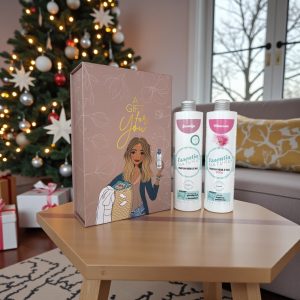 Geef een uniek geurcadeau: 1 wasparfum uit onze geliefde INTENS geurenlijn en 1 fles uit de heerlijke CLASSIC lijn De flessen worden geleverd in een luxe giftbox met magneetsluiting. De stevige bewaardoos kun je daarna gebruiken om je favoriete spullen in op te bergen.